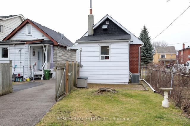 32 Pendeen Ave, House detached with 2 bedrooms, 1 bathrooms and 2 parking in Toronto ON | Image 8
