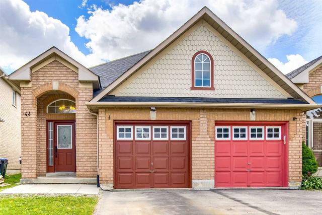 44 Twin Pines Cres, House semidetached with 3 bedrooms, 2 bathrooms and 3 parking in Brampton ON | Image 1
