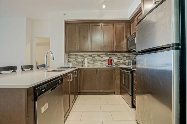 534 - 2480 Prince Michael Dr, Condo with 2 bedrooms, 2 bathrooms and 2 parking in Oakville ON | Image 3