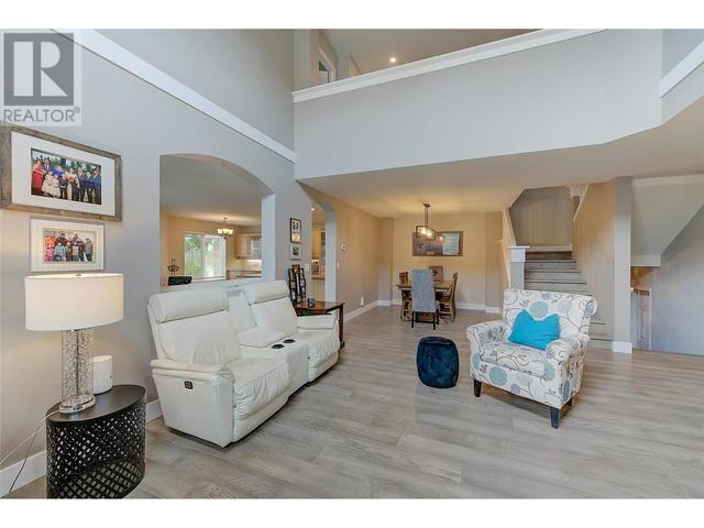 2320 Country Club Drive, House attached with 3 bedrooms, 3 bathrooms and 2 parking in Kelowna BC | Image 6
