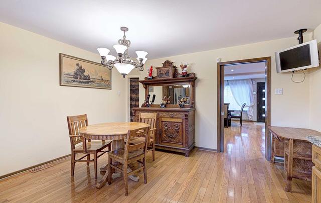 196 Lake Promenade, House detached with 3 bedrooms, 3 bathrooms and 2 parking in Toronto ON | Image 2