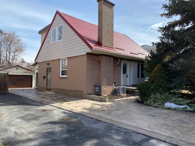 7 Lagos Rd, House detached with 3 bedrooms, 3 bathrooms and 8 parking in Toronto ON | Image 1