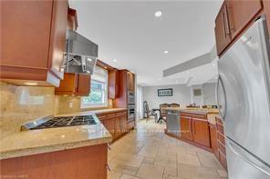 12 Hope Cres, House detached with 4 bedrooms, 3 bathrooms and 8 parking in Belleville ON | Image 6