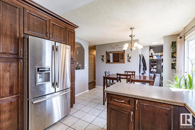 8707 31 Av Nw, House detached with 4 bedrooms, 2 bathrooms and 4 parking in Edmonton AB | Image 2