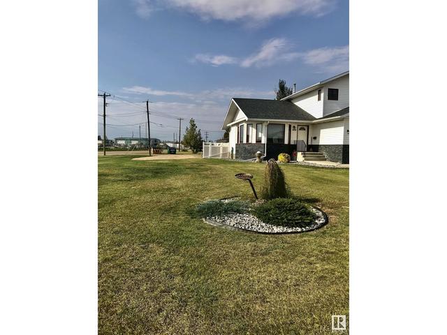 5806 57 St, House detached with 4 bedrooms, 3 bathrooms and null parking in Vegreville AB | Image 38