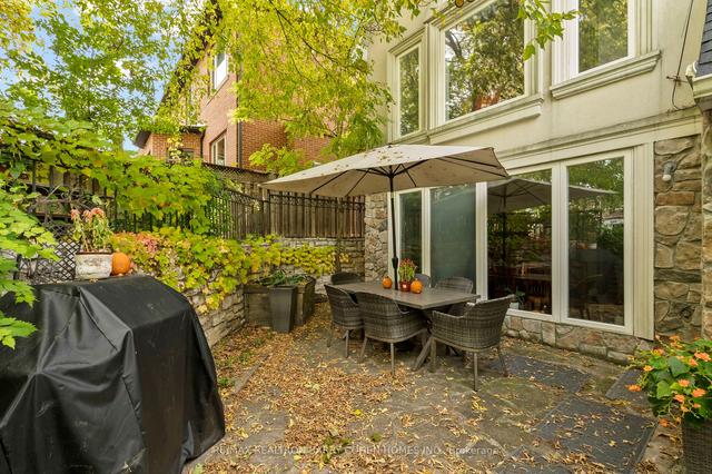 204 Holmes Ave, House detached with 3 bedrooms, 3 bathrooms and 3 parking in Toronto ON | Image 11