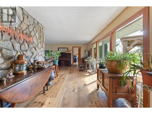 656 Curtis Road, House detached with 5 bedrooms, 3 bathrooms and 12 parking in Kelowna BC | Image 9