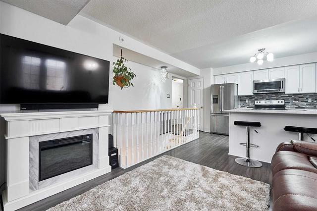 65 - 42 Pinery Tr, Townhouse with 3 bedrooms, 2 bathrooms and 1 parking in Toronto ON | Image 2