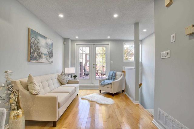 99 - 2 Hedge End Rd, Townhouse with 2 bedrooms, 2 bathrooms and 2 parking in Toronto ON | Image 31