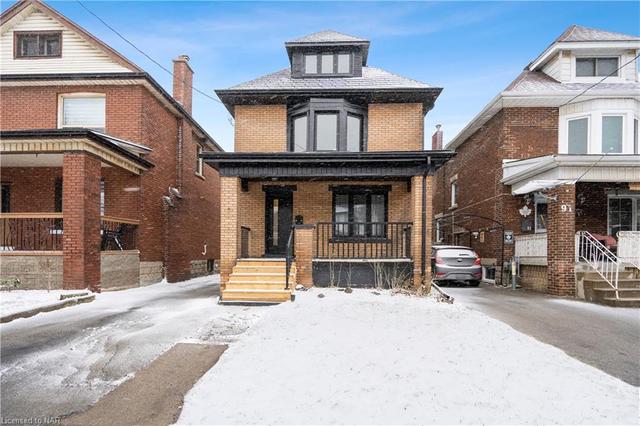 87 Kensington Avenue N, House detached with 5 bedrooms, 1 bathrooms and 4 parking in Hamilton ON | Image 1