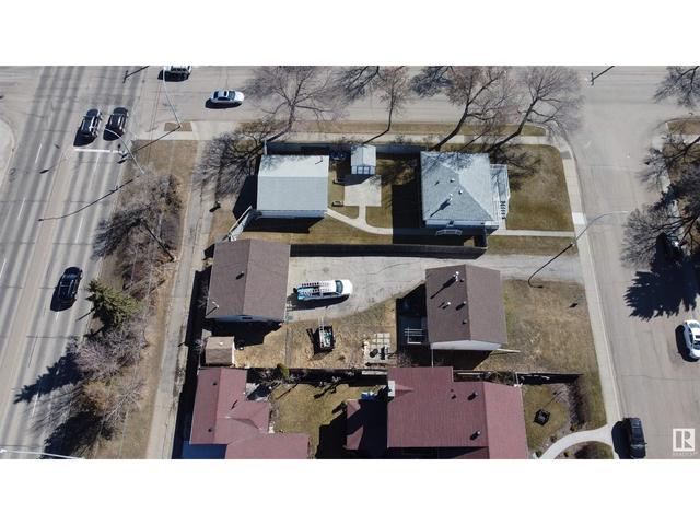 15906 106a Av Nw, House detached with 3 bedrooms, 2 bathrooms and null parking in Edmonton AB | Image 27