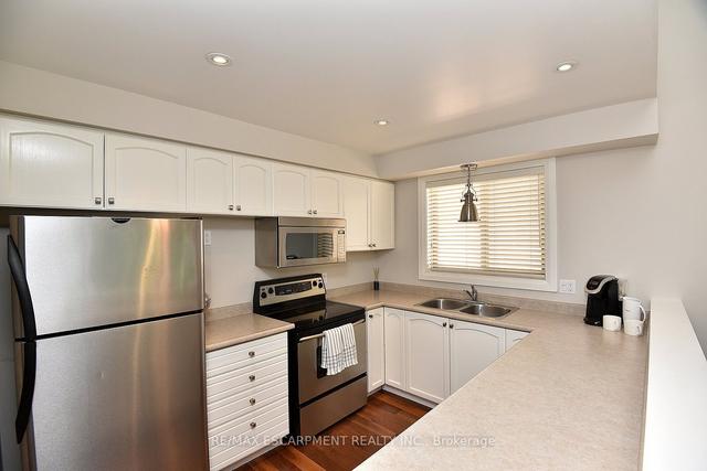 28 - 25 Hamilton St S, Condo with 3 bedrooms, 2 bathrooms and 3 parking in Hamilton ON | Image 9
