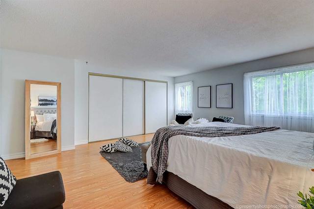 104 Bellefontaine St, House attached with 3 bedrooms, 3 bathrooms and 3 parking in Toronto ON | Image 11
