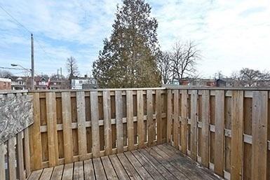 2nd lvl - 75 Rosethorn Ave, House semidetached with 1 bedrooms, 1 bathrooms and 1 parking in Toronto ON | Image 3