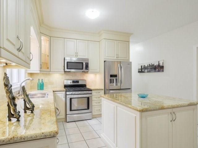 7 Amalfi Crt, House detached with 3 bedrooms, 3 bathrooms and 3 parking in Vaughan ON | Image 8