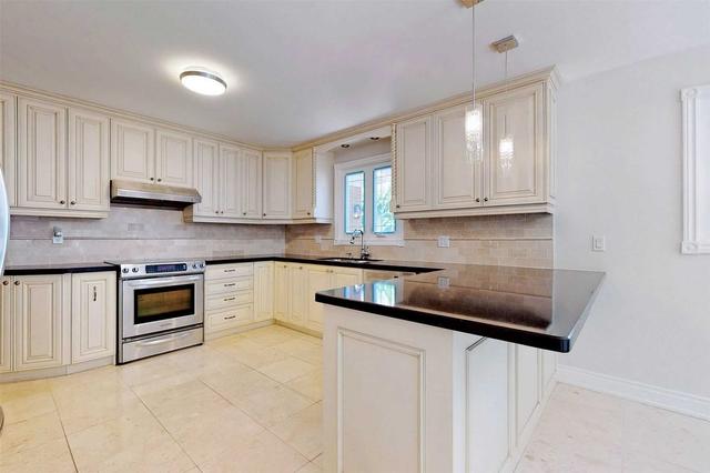 17 Foursome Cres, House detached with 4 bedrooms, 3 bathrooms and 4 parking in Toronto ON | Image 7