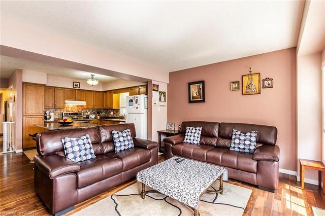 260 Sienna Crescent, House detached with 3 bedrooms, 1 bathrooms and 3 parking in Kitchener ON | Image 9