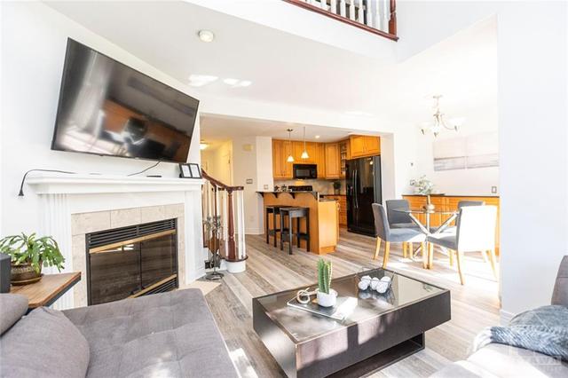 167 Thornbury Crescent, Townhouse with 2 bedrooms, 2 bathrooms and 2 parking in Ottawa ON | Image 4