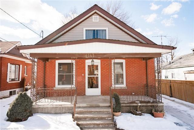 4747 Fourth Avenue, House detached with 3 bedrooms, 2 bathrooms and 4 parking in Niagara Falls ON | Image 1