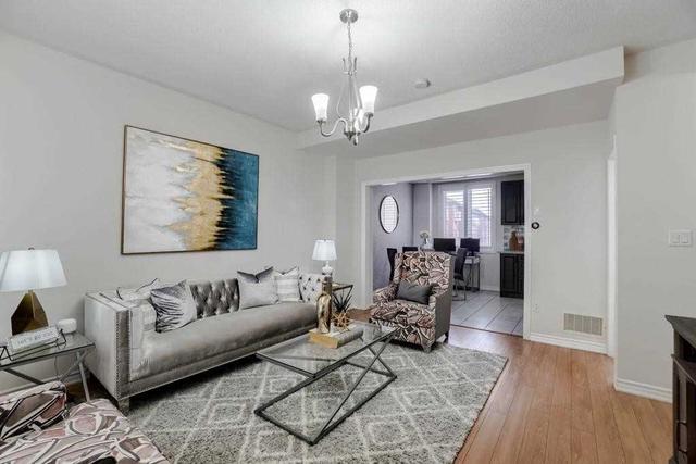89 New Pines Tr, House attached with 3 bedrooms, 4 bathrooms and 3 parking in Brampton ON | Image 4