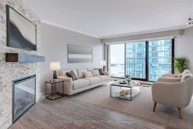 2416 - 55 Harbour Sq, Condo with 1 bedrooms, 2 bathrooms and 1 parking in Toronto ON | Image 1