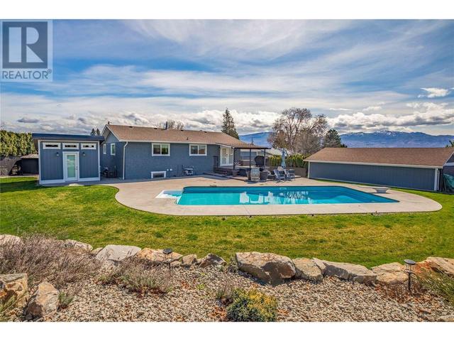 932 Mccartney Road, House detached with 4 bedrooms, 3 bathrooms and 10 parking in West Kelowna BC | Image 8