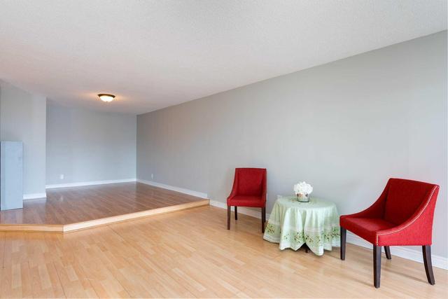 810 - 65 Scadding Ave, Condo with 2 bedrooms, 2 bathrooms and 1 parking in Toronto ON | Image 2