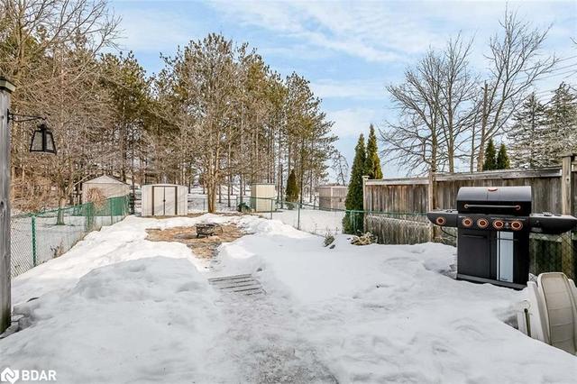 386 Dunsmore Lane, House attached with 3 bedrooms, 1 bathrooms and 3 parking in Barrie ON | Image 37