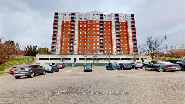 102 - 30 Chapman Crt, Townhouse with 2 bedrooms, 2 bathrooms and 2 parking in London ON | Image 1