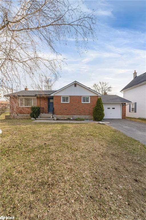 23 South Wellington Street, House detached with 3 bedrooms, 1 bathrooms and 5 parking in Quinte West ON | Image 9