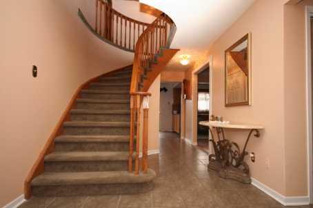 874 Bradley Dr, House detached with 4 bedrooms, 3 bathrooms and 4 parking in Whitby ON | Image 9