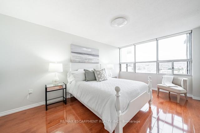 1602 - 2055 Upper Middle Rd, Condo with 3 bedrooms, 2 bathrooms and 1 parking in Burlington ON | Image 6