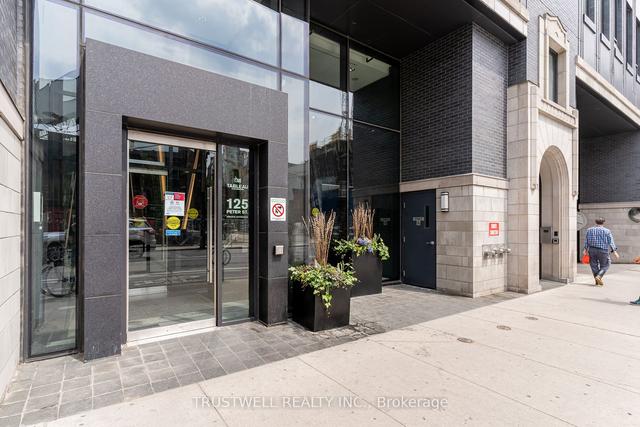 1009 - 125 Peter St, Condo with 2 bedrooms, 1 bathrooms and 1 parking in Toronto ON | Image 12