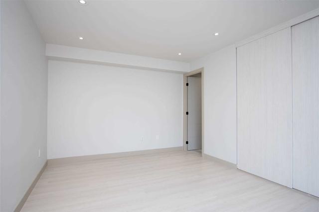 1803 - 270 Scarlett Rd, Condo with 3 bedrooms, 2 bathrooms and 1 parking in Toronto ON | Image 11
