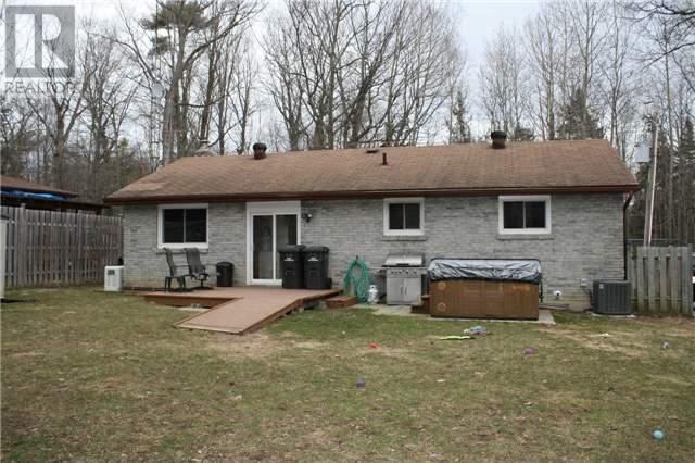 5 Holly St, House detached with 3 bedrooms, 1 bathrooms and 2 parking in Kawartha Lakes ON | Image 3