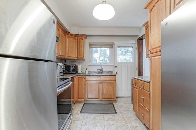 3138 Weston Rd, House semidetached with 3 bedrooms, 1 bathrooms and 3 parking in Toronto ON | Image 11