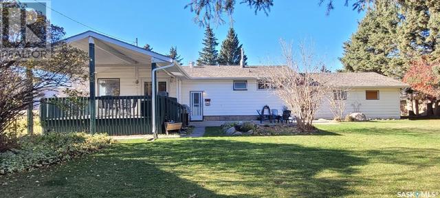 704 Railway Avenue, House detached with 3 bedrooms, 2 bathrooms and null parking in Loon Lake SK | Image 24