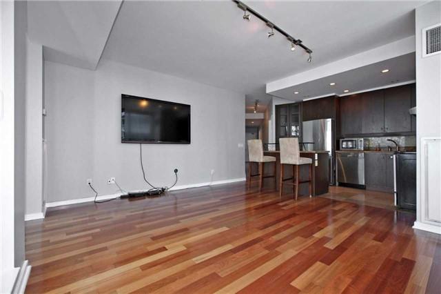 2202 - 208 Queens Quay W, Condo with 2 bedrooms, 2 bathrooms and 1 parking in Toronto ON | Image 4