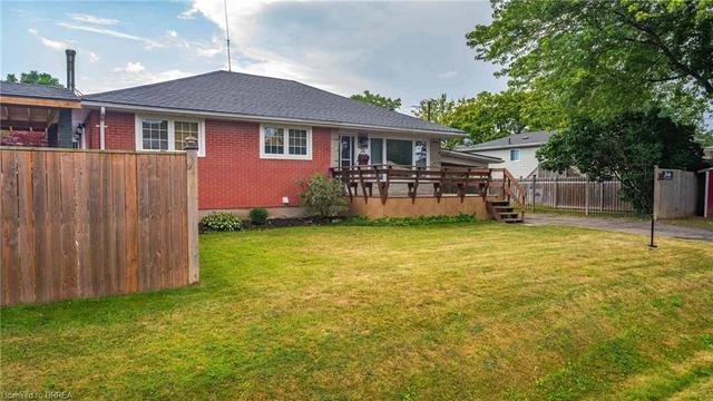 36 Durham Drive, House detached with 4 bedrooms, 2 bathrooms and 4 parking in St. Catharines ON | Image 2