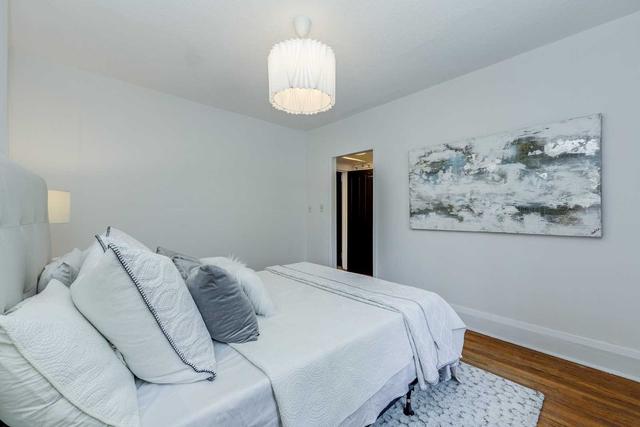 360 Kingswood Rd, House detached with 3 bedrooms, 2 bathrooms and 0 parking in Toronto ON | Image 11
