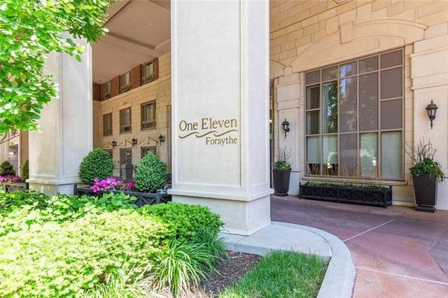 201 - 111 Forsythe St, Condo with 2 bedrooms, 2 bathrooms and 1 parking in Oakville ON | Image 1