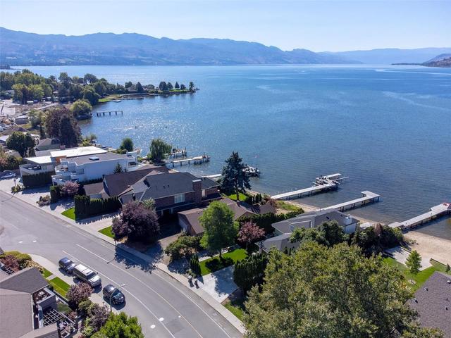 2960 Abbott Street, House detached with 4 bedrooms, 3 bathrooms and 6 parking in Kelowna BC | Image 9