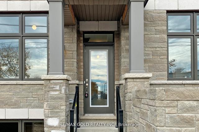 4 - 2a Muir Ave, House attached with 3 bedrooms, 3 bathrooms and 2 parking in Toronto ON | Image 20