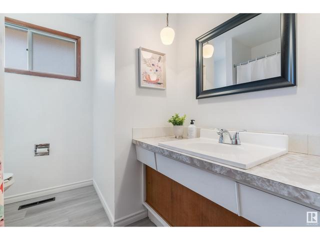 4816 105b St Nw, House detached with 5 bedrooms, 2 bathrooms and 4 parking in Edmonton AB | Image 13