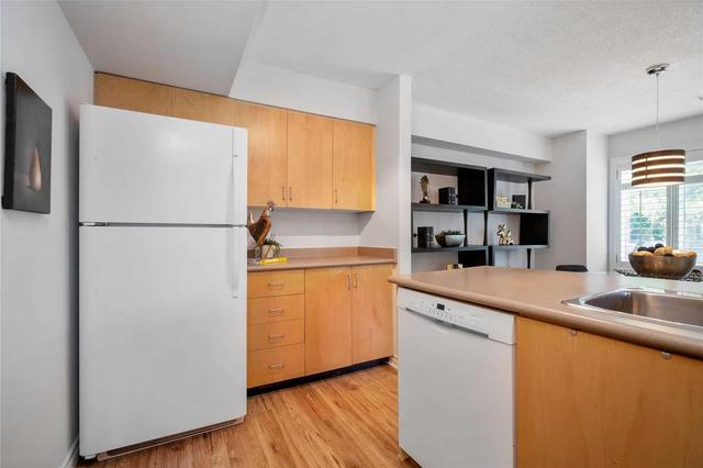 Th4 - 208 Niagara St, Townhouse with 3 bedrooms, 2 bathrooms and 1 parking in Toronto ON | Image 10
