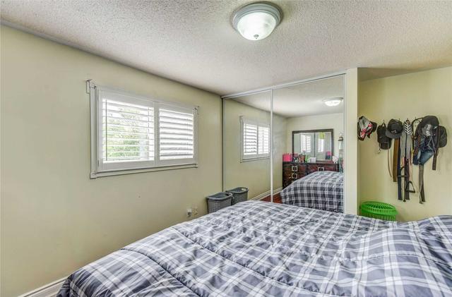 5825 Sidmouth St, House detached with 2 bedrooms, 2 bathrooms and 3 parking in Mississauga ON | Image 4