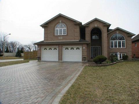 205 Laurendale Dr, House detached with 4 bedrooms, 3 bathrooms and 4 parking in Lakeshore ON | Image 1