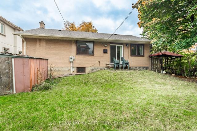 2 Overton Cres, House detached with 3 bedrooms, 2 bathrooms and 6 parking in Toronto ON | Image 17