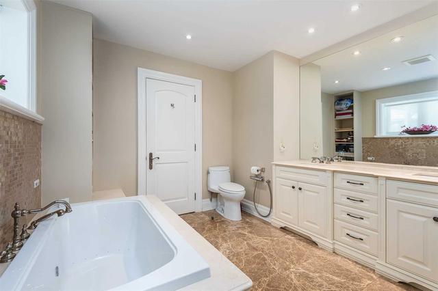 2 Plumbstead Crt, House detached with 2 bedrooms, 3 bathrooms and 6 parking in Toronto ON | Image 16
