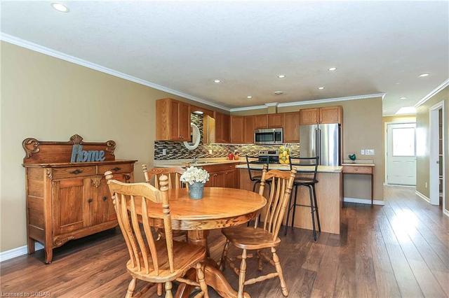 90 Meadow Lane, House attached with 2 bedrooms, 1 bathrooms and 2 parking in Wasaga Beach ON | Image 12